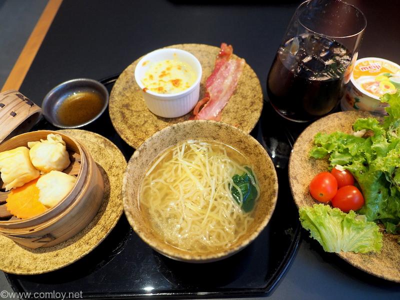 スワンナプーム空港　キャセイパシフィック航空　ラウンジ　朝食