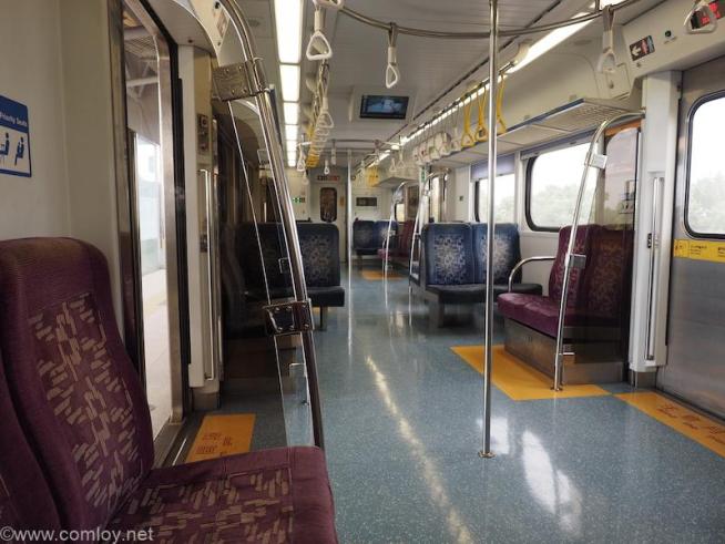 高雄 - 潮州普通列車車内