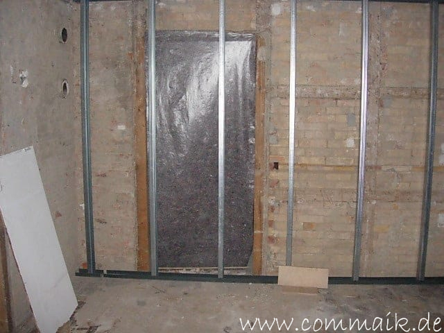 Insbesondere altbauten sind davon häufig betroffen. Rohbau In Der Neuen Kuche Dammung Und Installationen Commaik