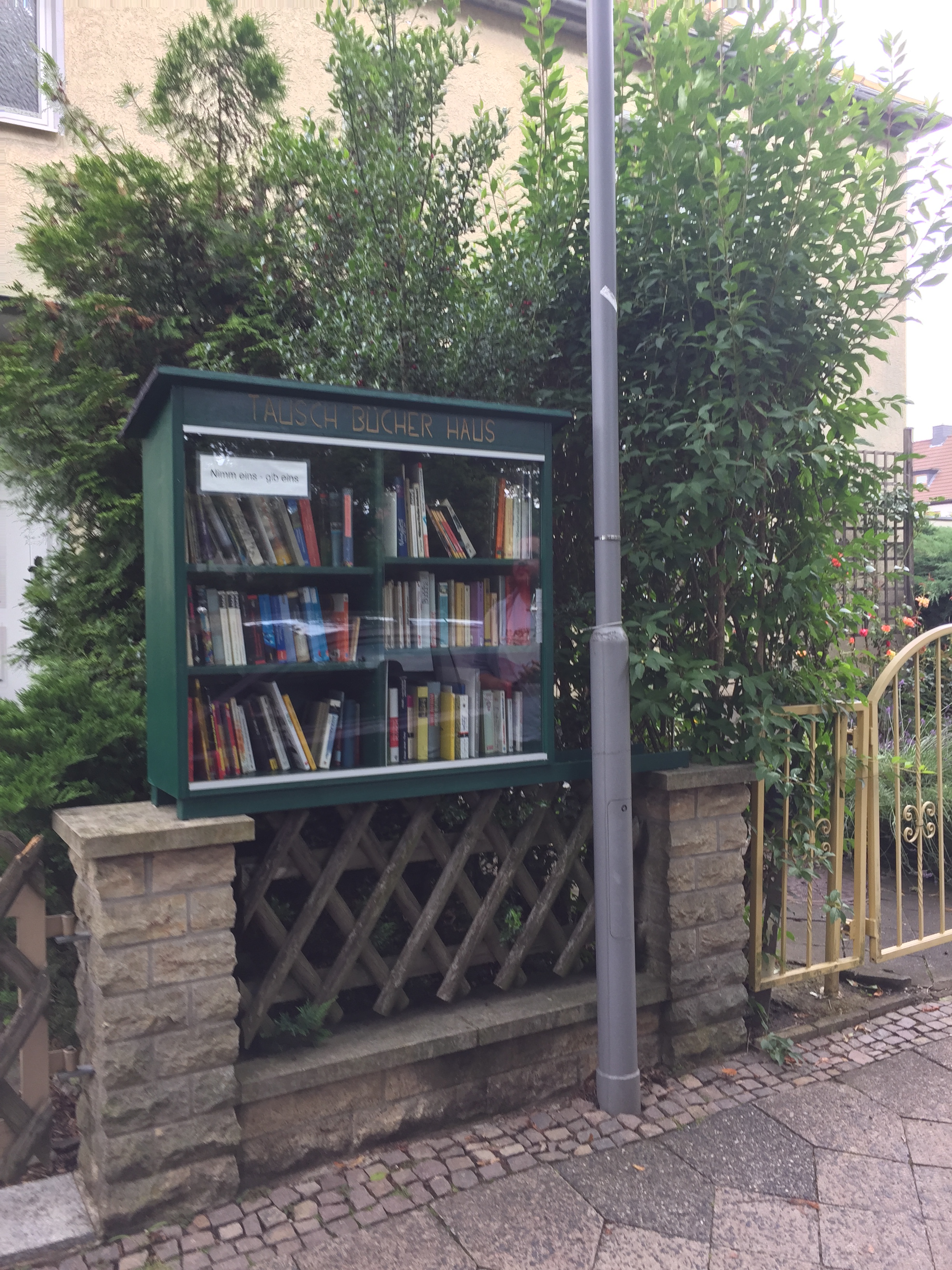 Bücherschrank an der Märchenwiese