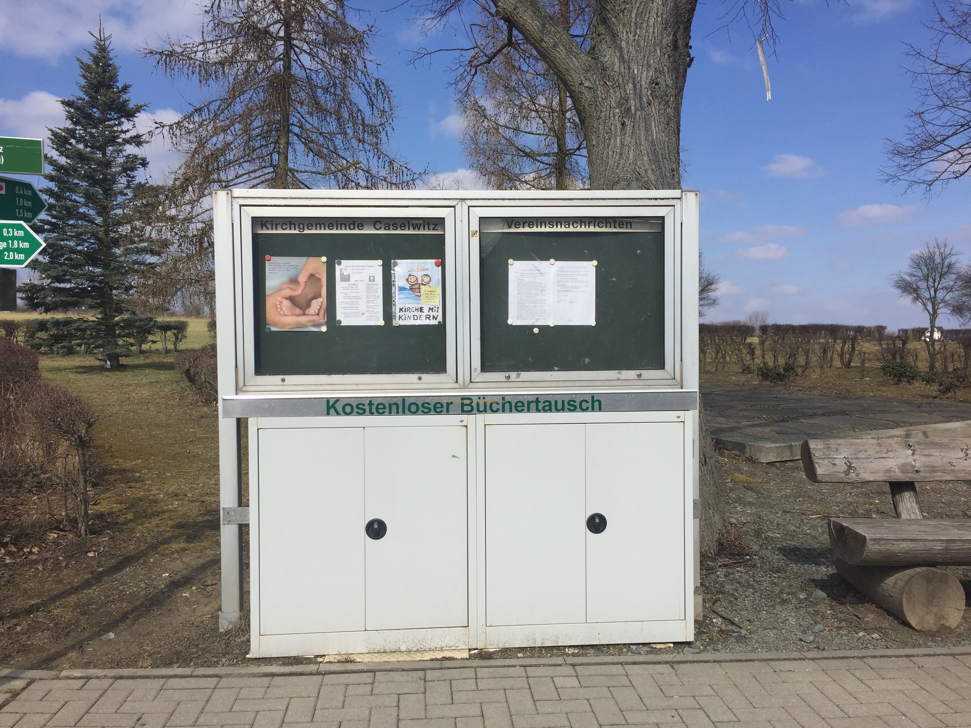 Bücherschrank an der Haltestelle - Greiz