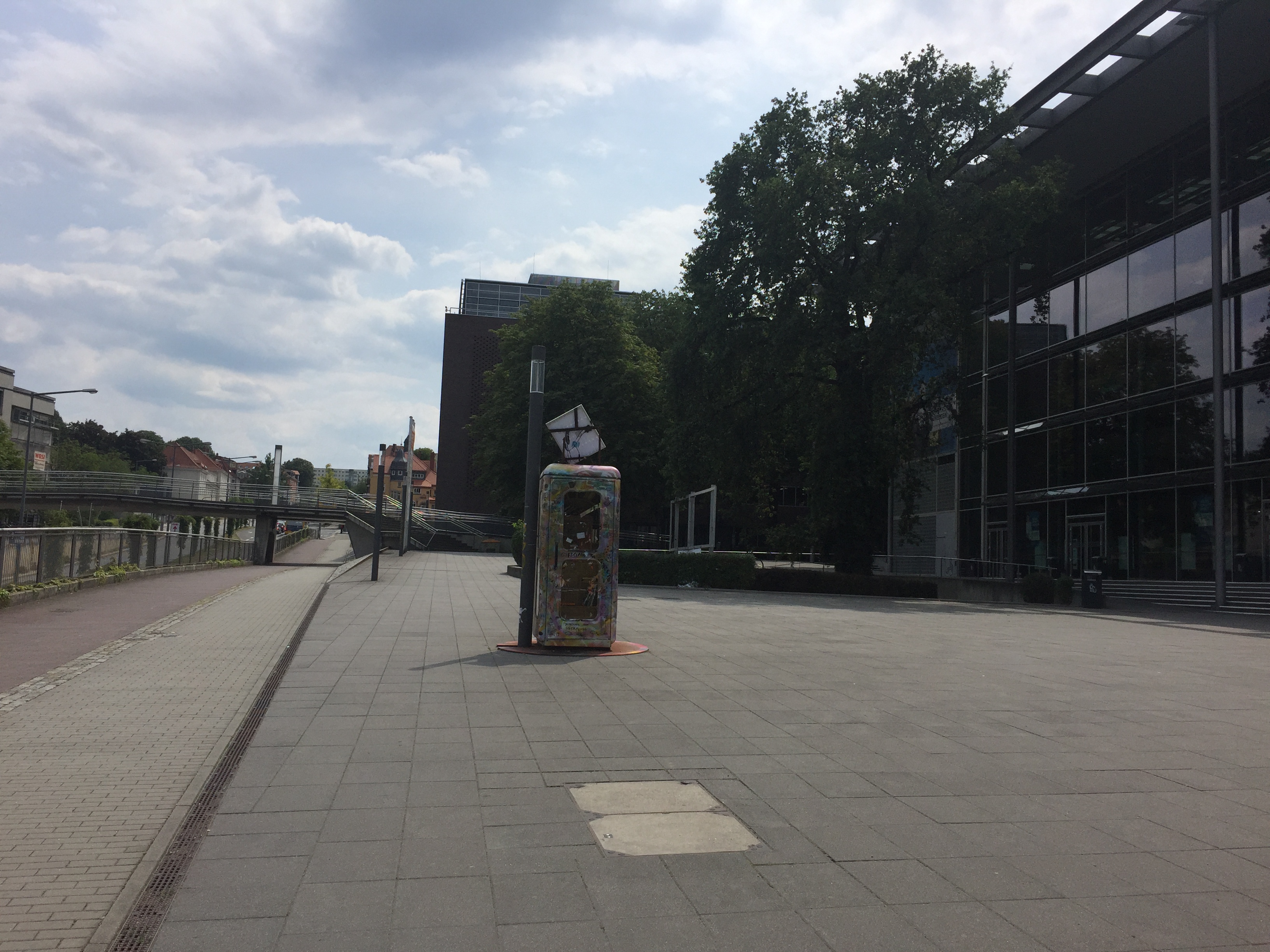 Telefonzelle an der TU Dresden, Bücherschrank, Offenes Tauschregal, Telefonzelle, Bücherzelle, Büchertausch, Dresden, Tausch, Bücher, Buch, Buchtausch,