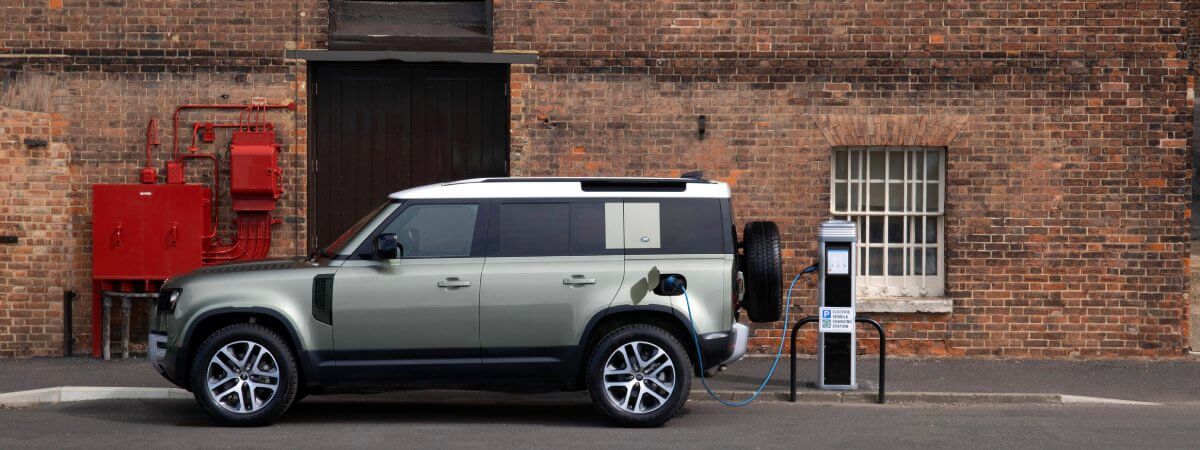 Is land rover making an all-electric defender for 2025?