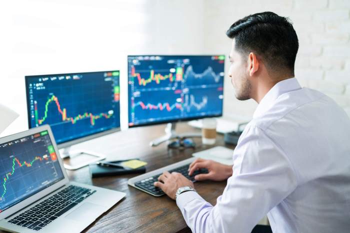 Online Trader - Complete Controller Trader joe's payroll