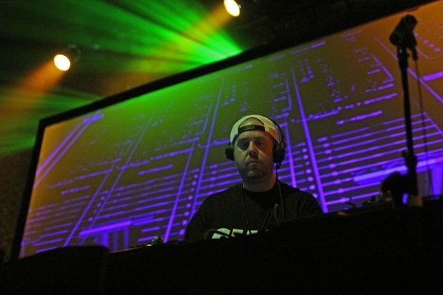 [GALLERY] DJ Shadow + Cut Chemist Revive Old School Hip Hop With All-Vinyl Tour | Ogden Theater in Denver, CO 9.26.2014