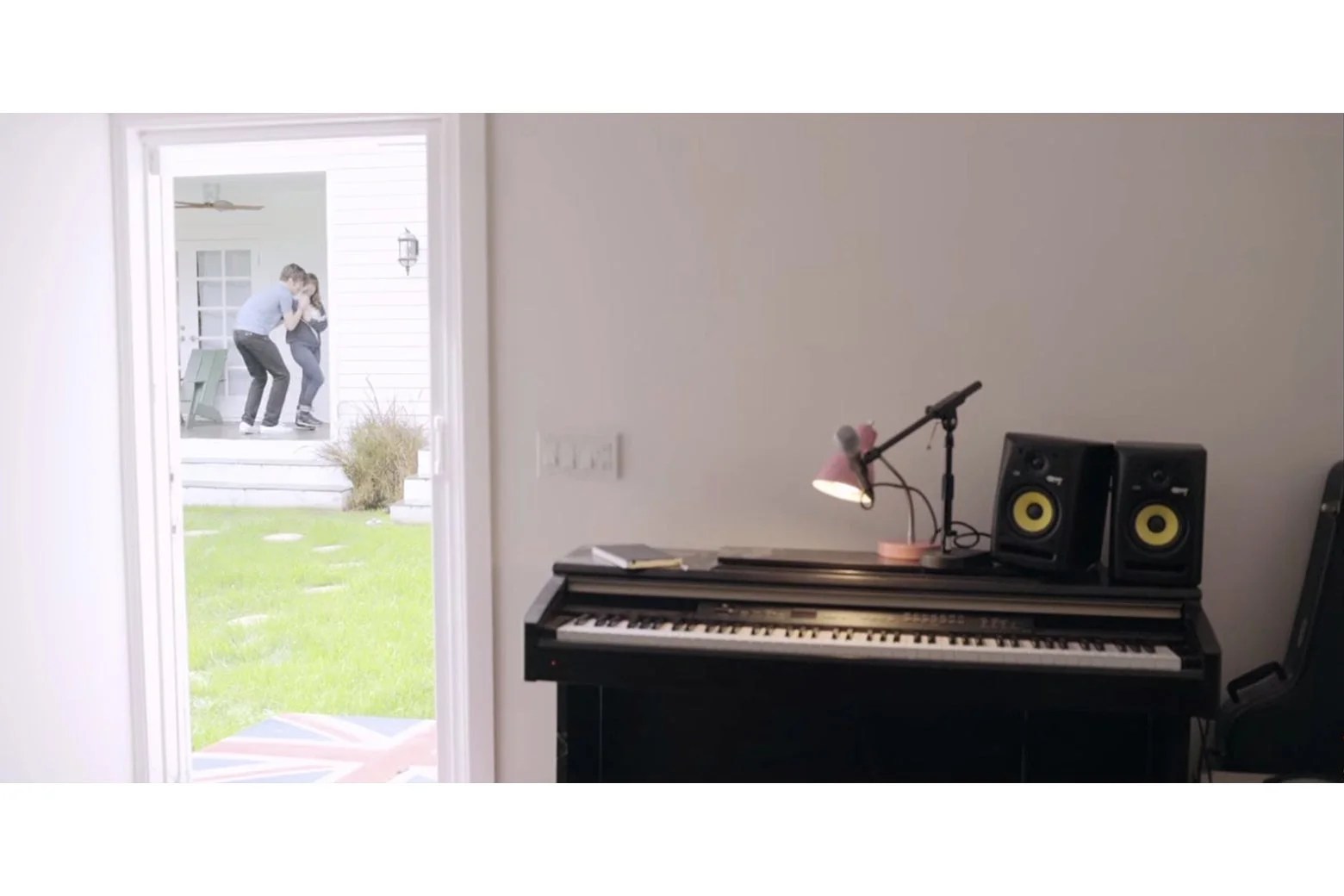 wallpapers Bo Burnham Girlfriend Make Happy bo burnham s inside in his new netflix