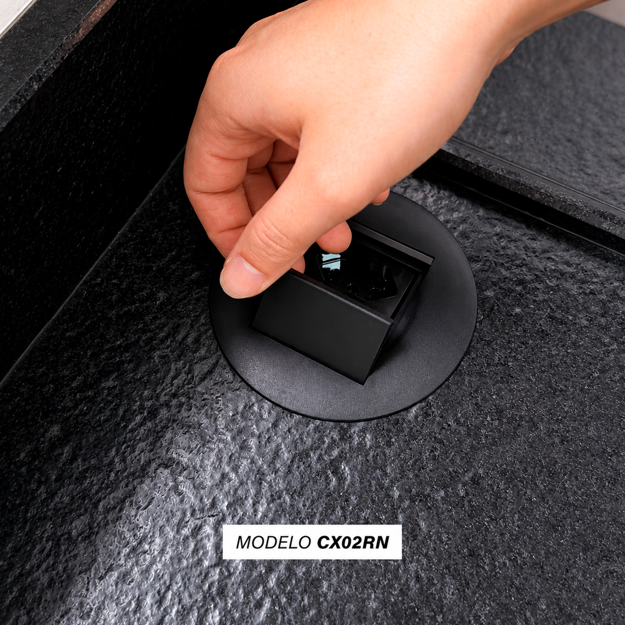Caixa Redonda c/ 2 Tomadas Flex (20A) e Cabo Plug – CaixaTomada.com