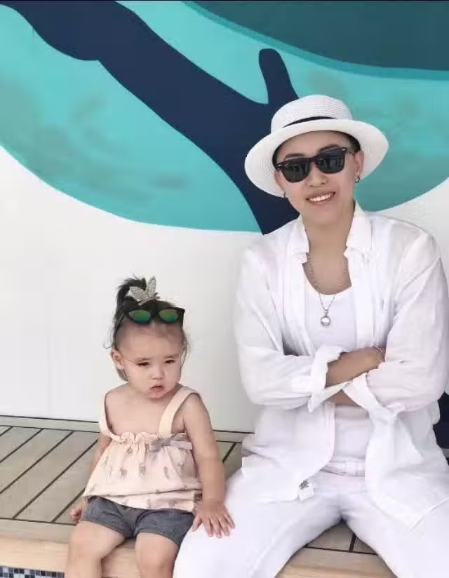 再生二胎！31歲上億身家「女CEO」葉海洋花「200萬買精生子」5國混血寶寶，父親是藤校高材生：孤身一人挑戰世俗眼光