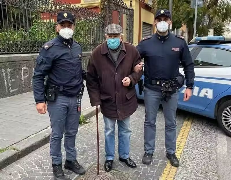 餓到受不了！87歲獨居奶奶「報警叫警察來煮飯」　警察不生氣「接著直奔奶奶家」超暖結局被讚爆❤️ 