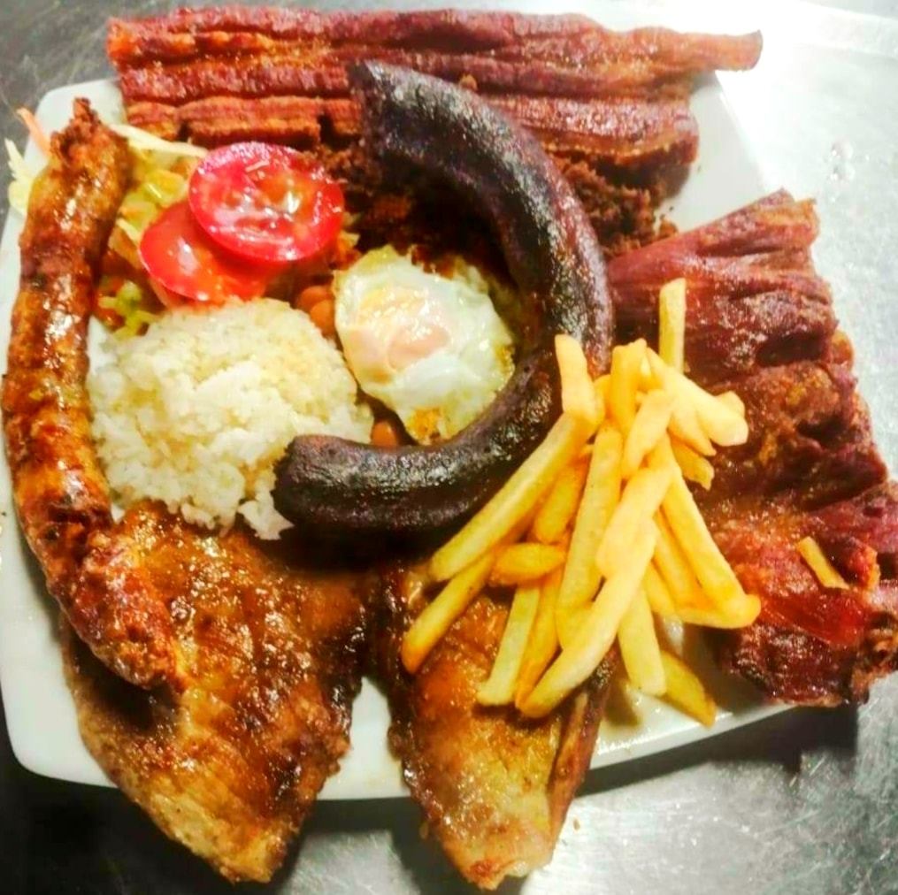 EL COSTILLAZO PAISA