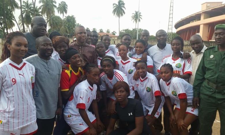 Le Ministre de la Culture, des Sports et du Patrimoine Historique émerveillé par le travaux de construction du GYMNASE de 1200 places par la Fédération Guineenne de Handball à Conakry 1 image 2
