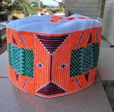 Le "POUTTO" Le bonnet symbolique de la communauté Hal-Poular de Guinée. 2 Le "POUTTO"