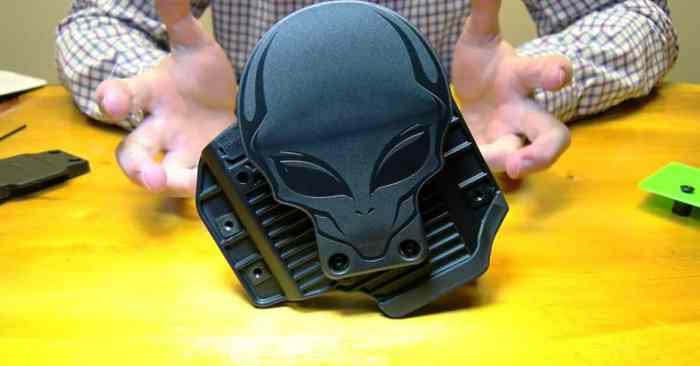Alien gear shapeshift vs cloak shoulder holster