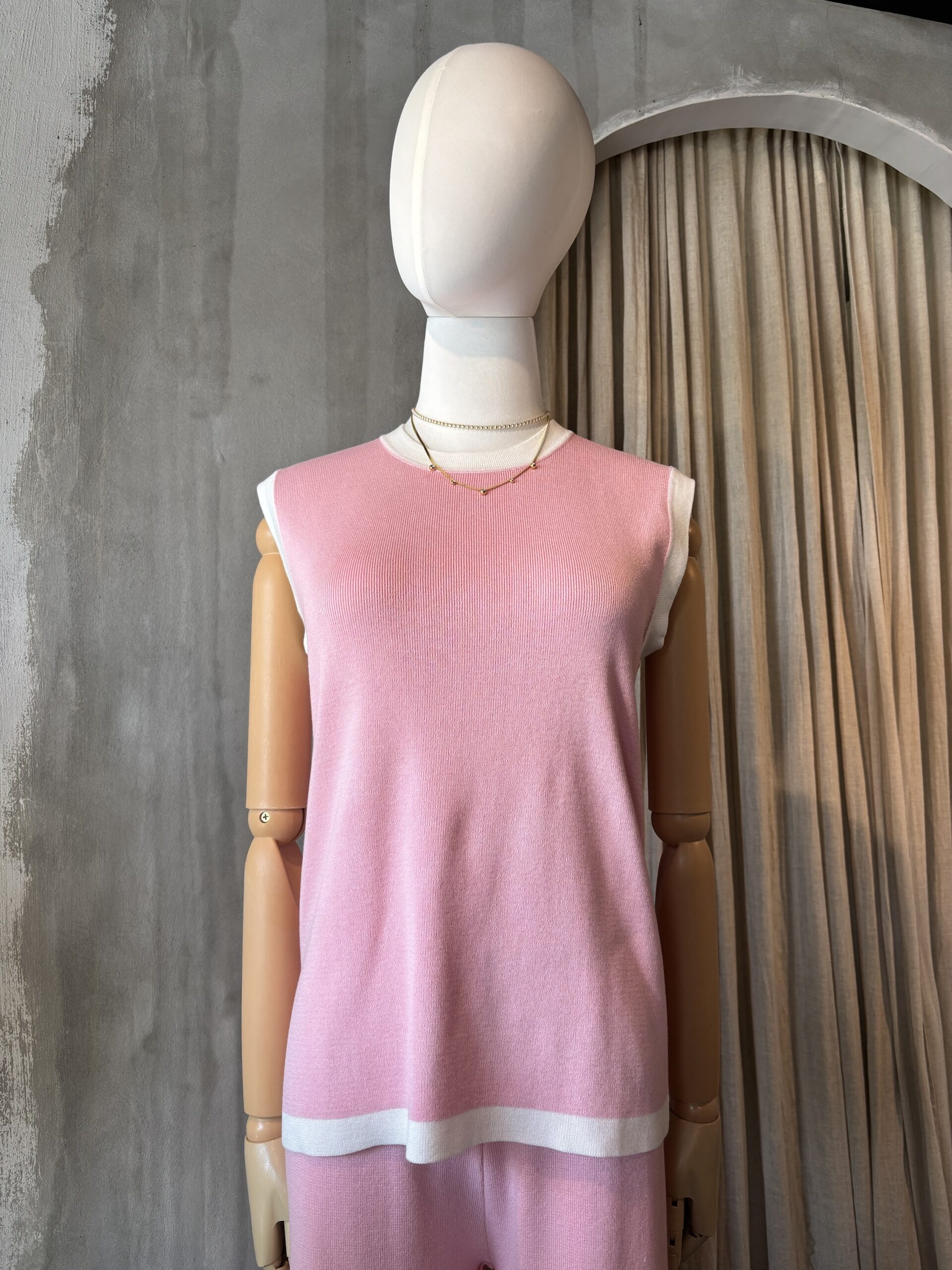 LIGHT PINK