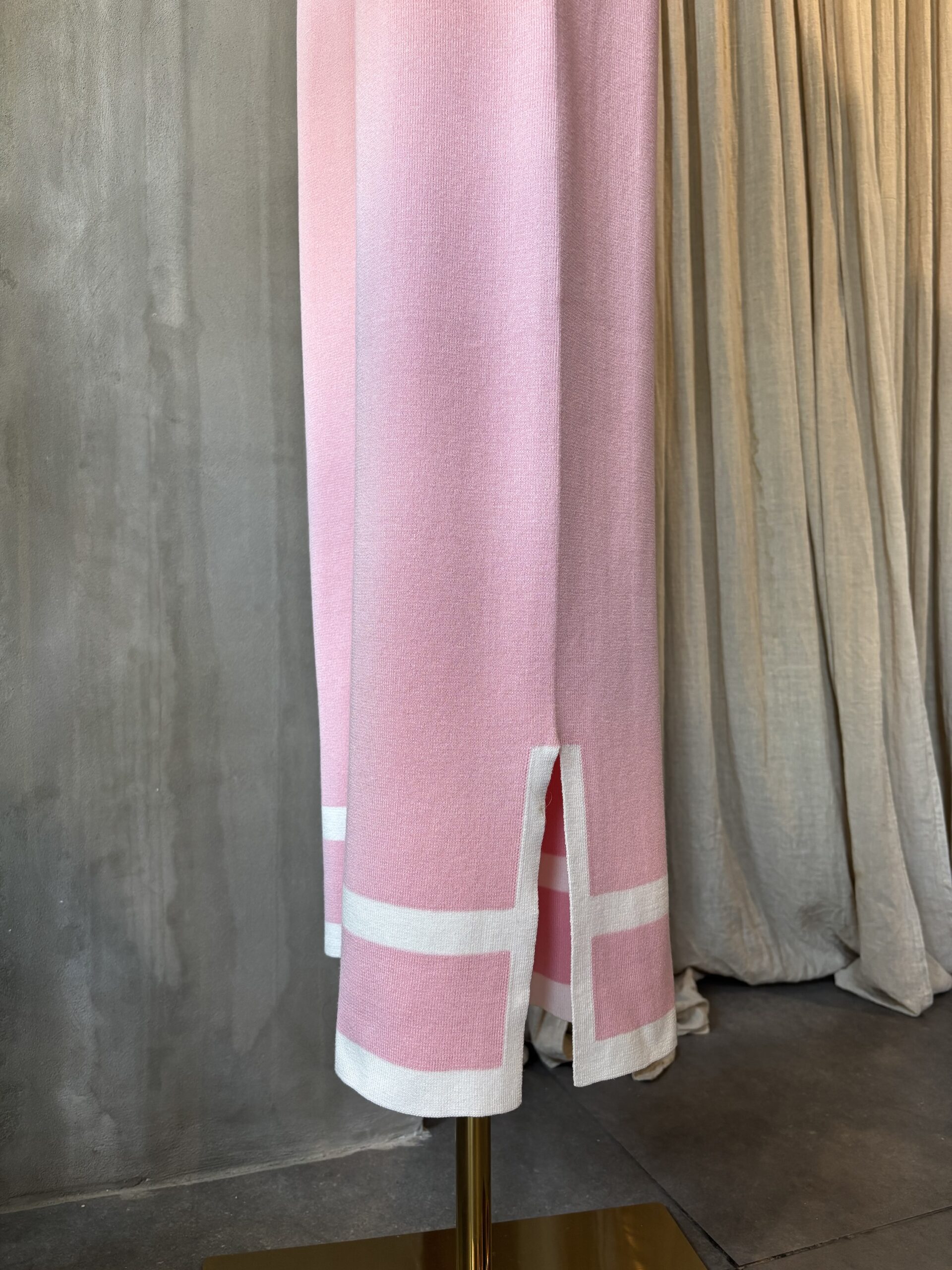 LIGHT PINK