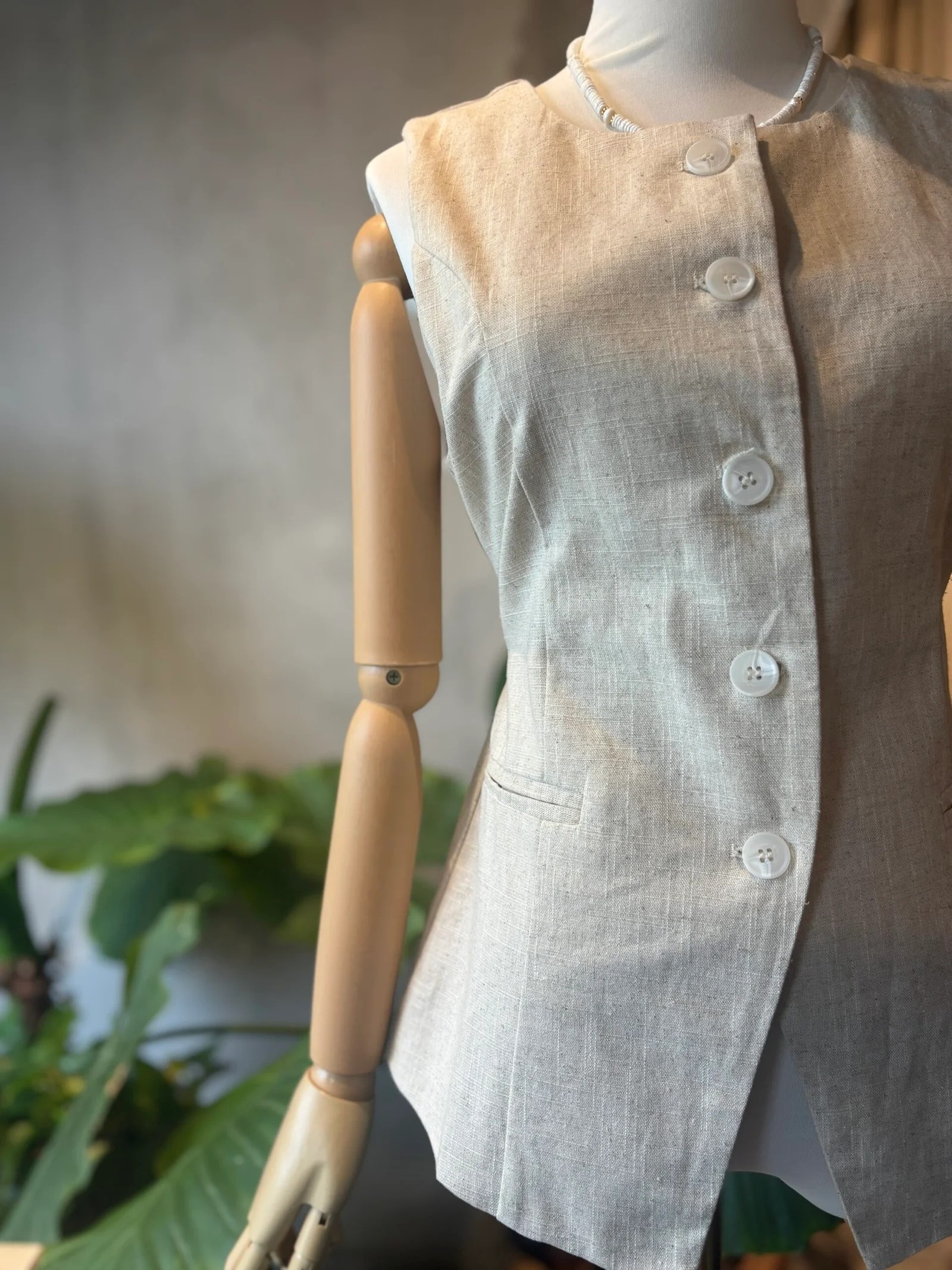 LINEN VEST