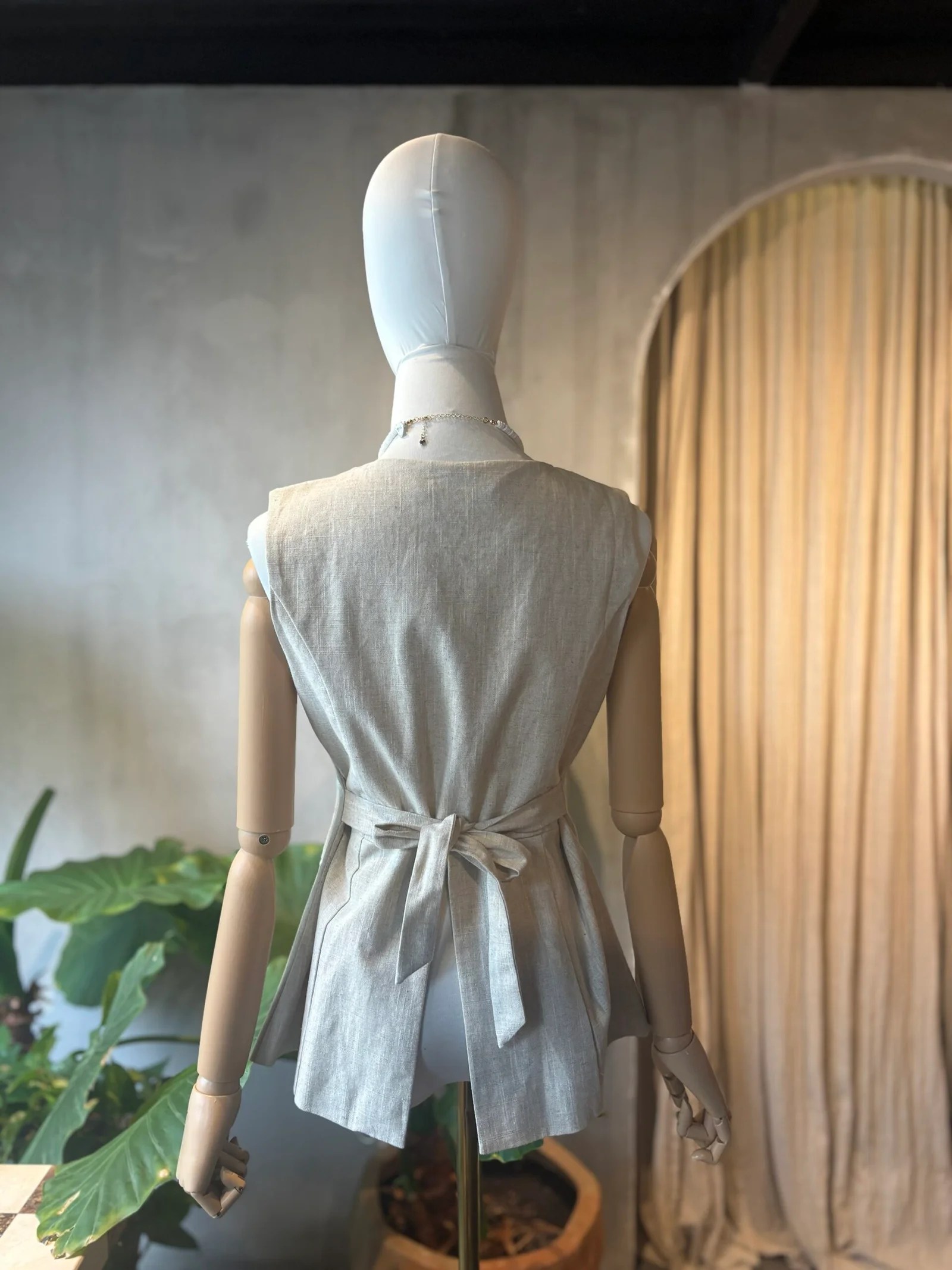 LINEN VEST