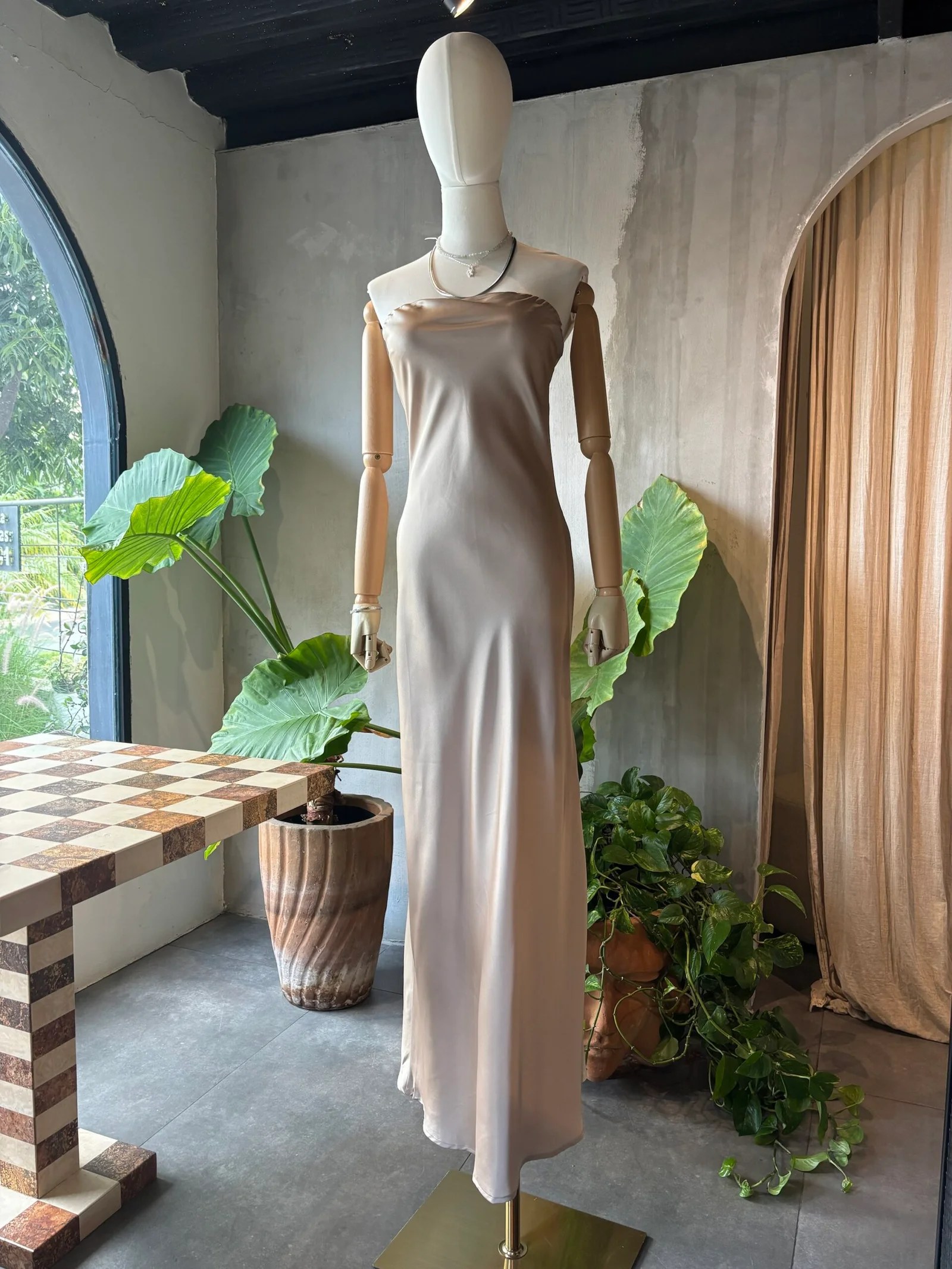STRAPLESS DRESS