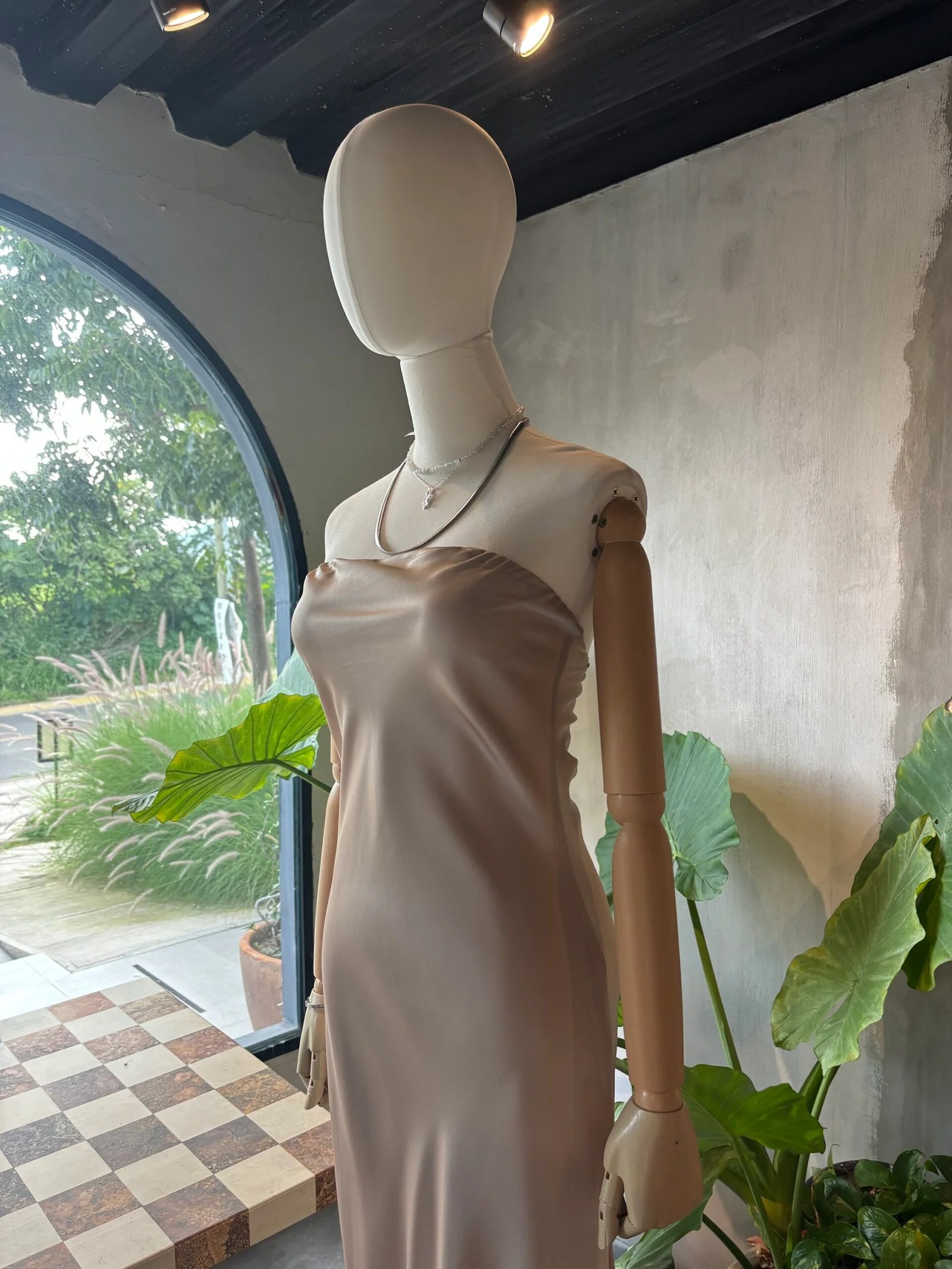 STRAPLESS DRESS