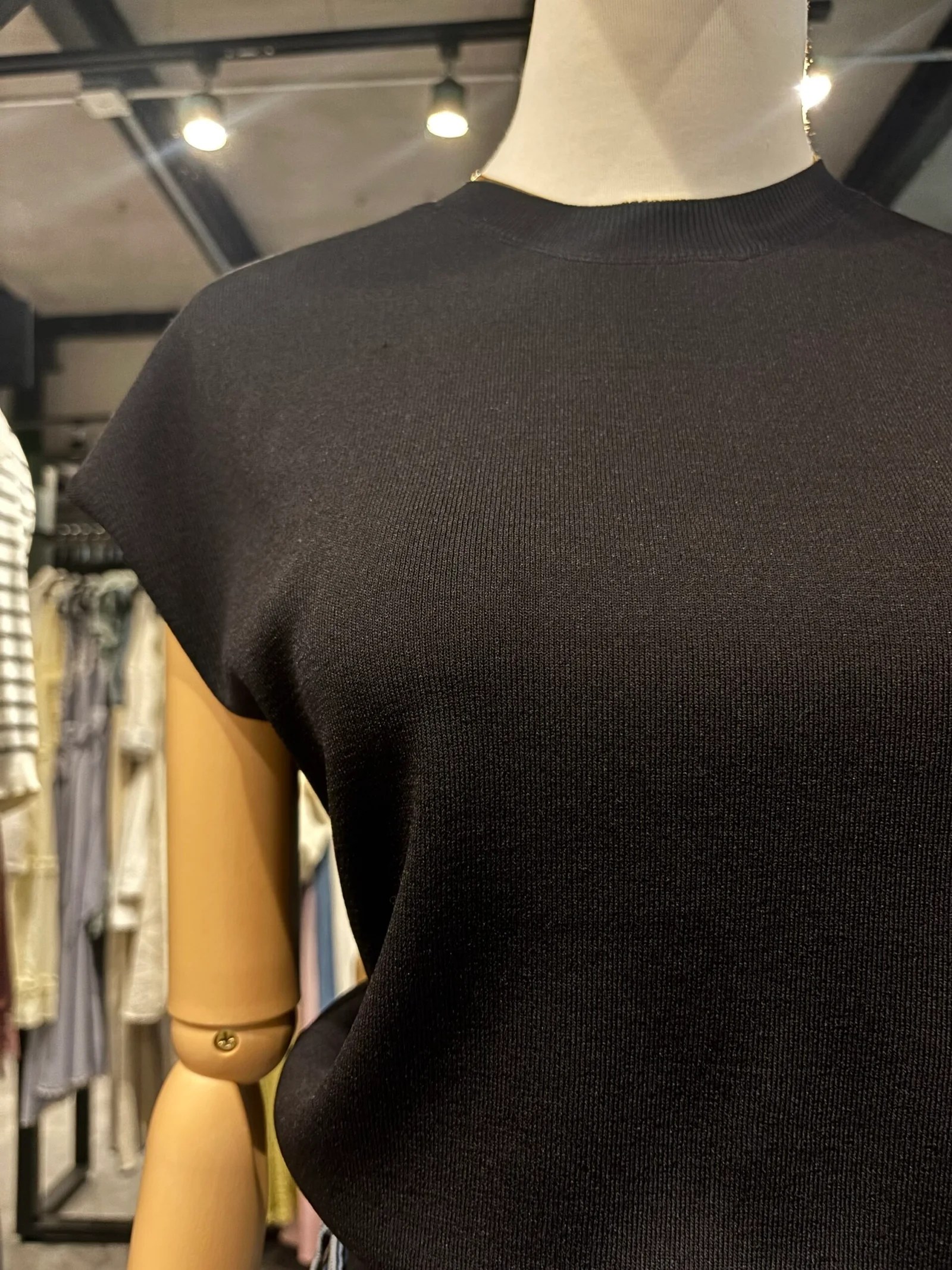 CAP KNIT TOP