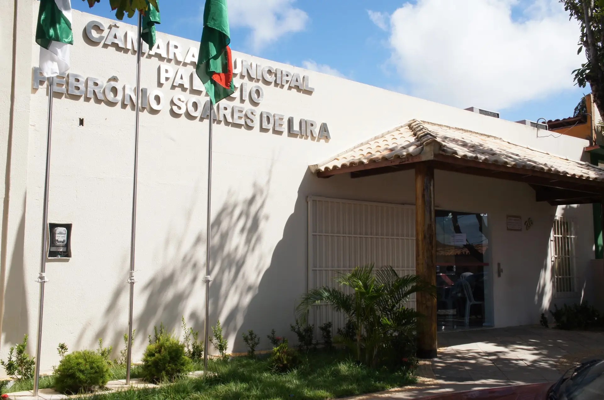 Câmara de Tibau do Sul – RN divulga concurso público com remuneração de até R$ 3.000,00.