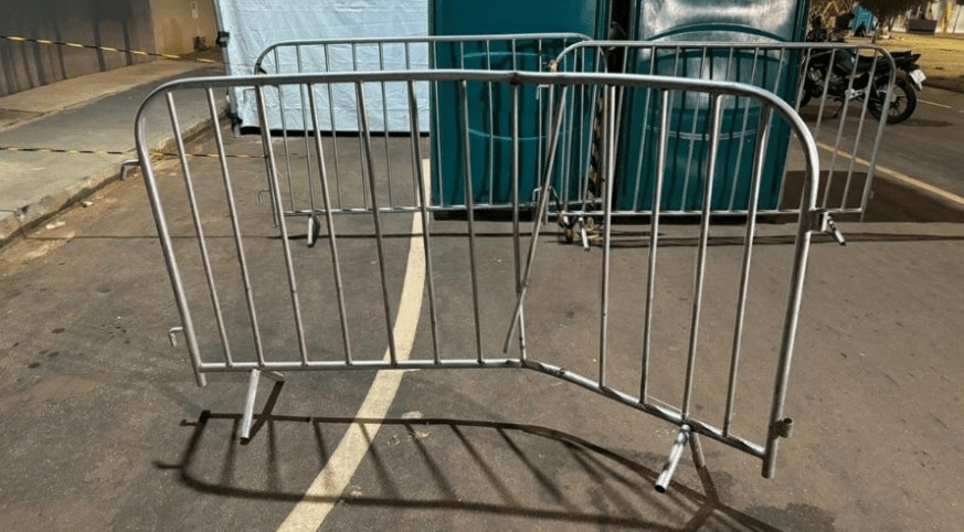 Motociclista se fere após atingir grade que bloqueava avenida durante evento em Rondonópolis