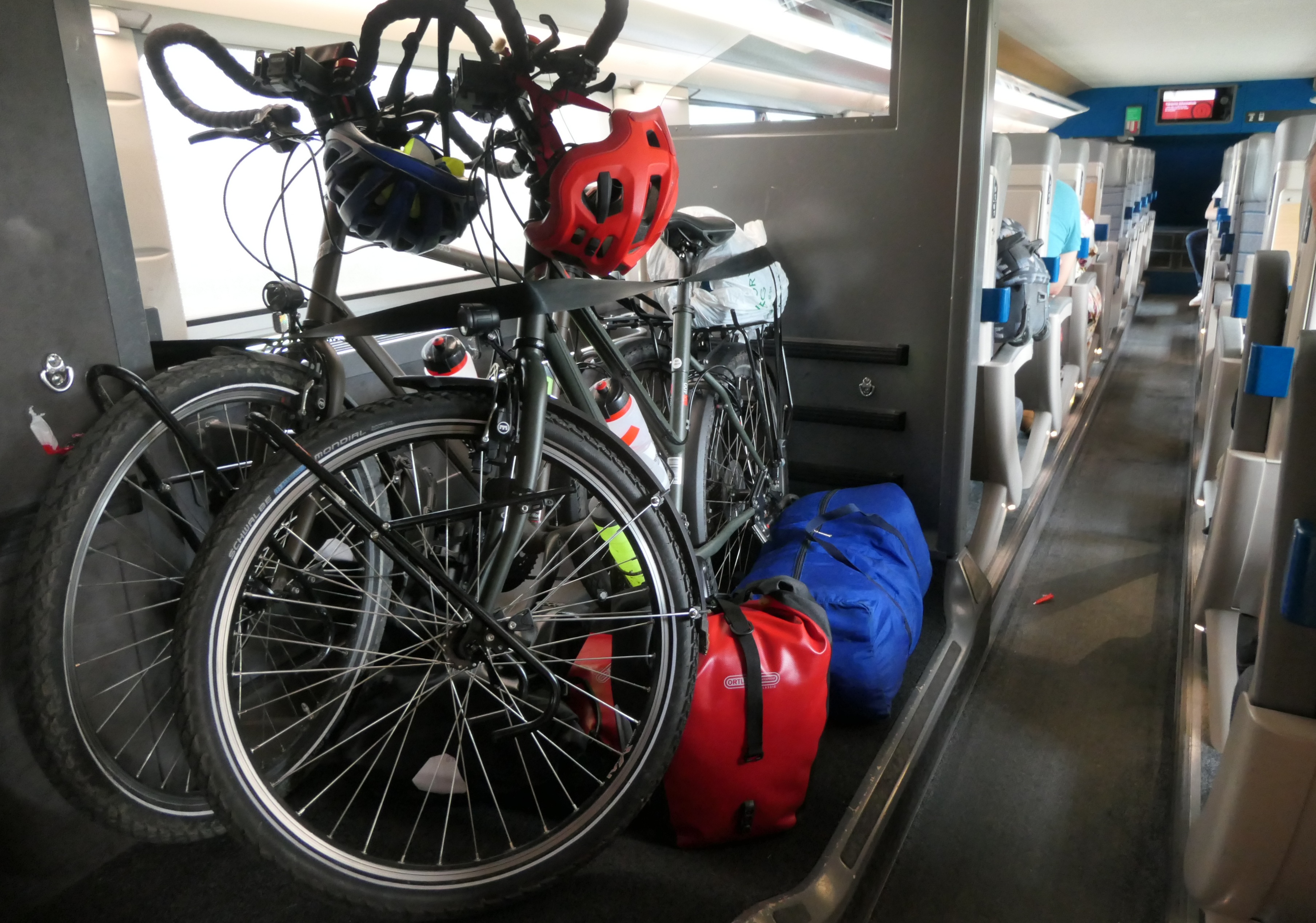 Nos vélos de randonnée et contenu de nos sacoches Nos vélos de randonnée et contenu de nos sacoches