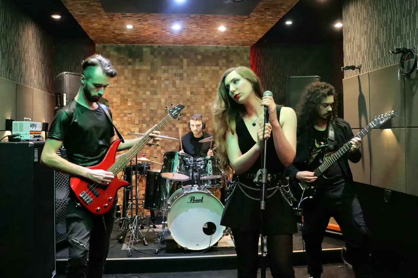 Neverwinter libera lyric video de seu novo single “Metamorphosis”; assista