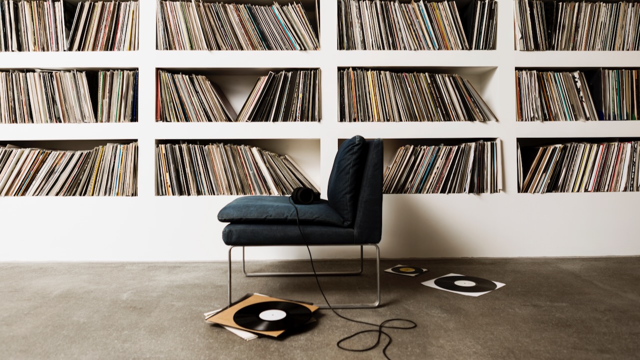 Vinyl Records Sales Hit $1 Billion in 2025: The Rise of Vinyl and Taylor Swift's Dominance (2026)