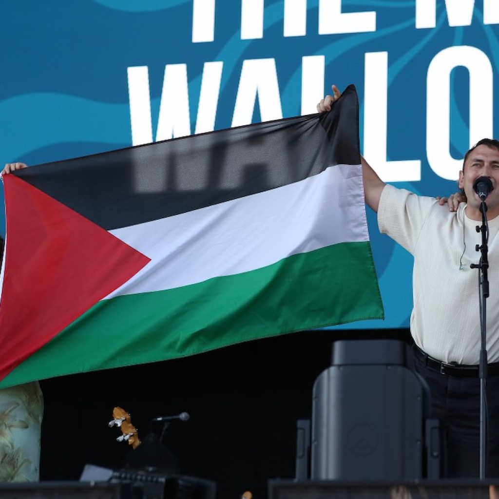 UK Pageant Apologizes After The Mary Wallopers' Set Lower Off For Displaying Palestinian Flag