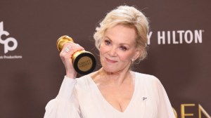 Jean Smart, Mark Ruffalo, Wanda Skyes Protest ICE with Pins at Golden Globe Awards