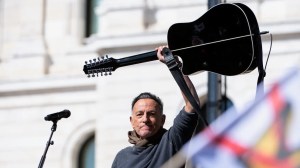 Bruce Springsteen Appears at Minneapolis No Kings Protest: “You Gave Us Courage”