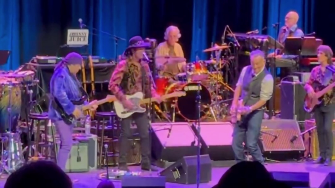 Bruce Springsteen & John Densmore Perform 'Light My Fire' by The Doors | American Music Honors 2026 (2026)