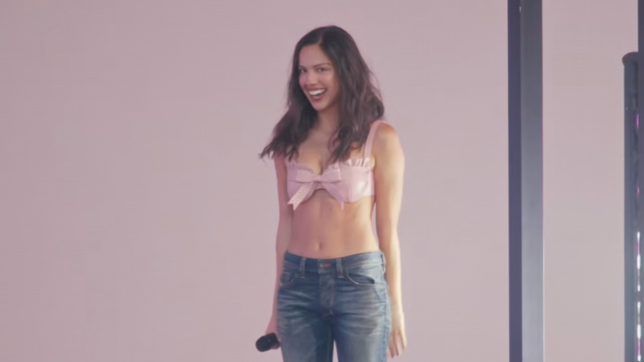 Olivia Rodrigo Surprises Coachella with 'drop dead' Debut ft. Addison Rae! 🎤✨ (2026)