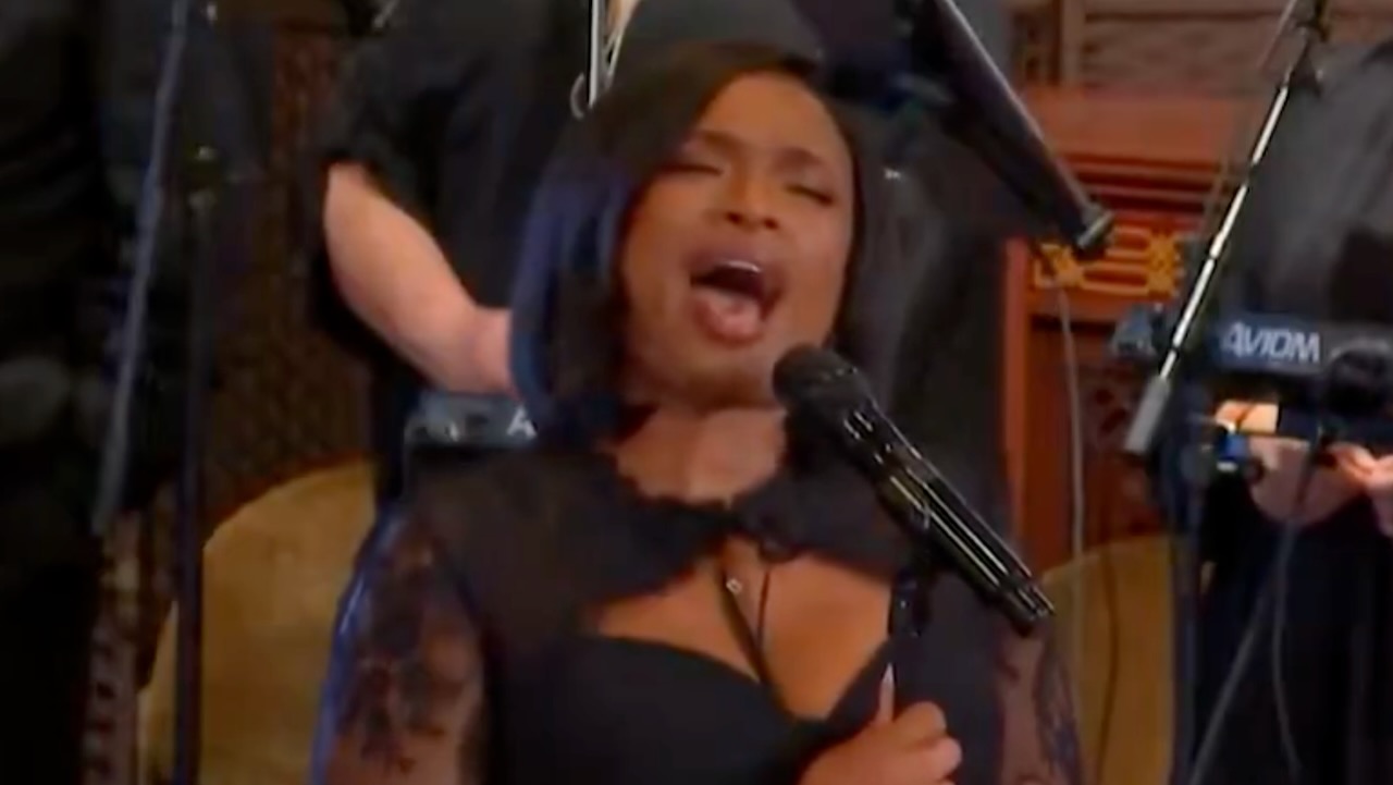 Jennifer Hudson's Emotional Tribute to Clive Davis: A Musical Farewell (2026)