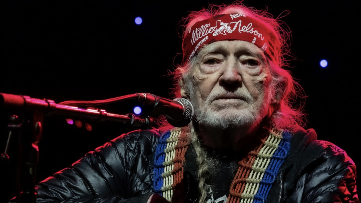 Willie Nelson Urges Communities to Fight Data Centers: Environmental Threat to Rural America (2026)