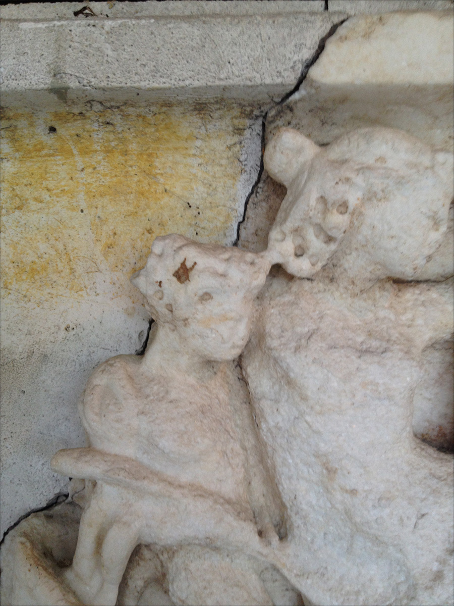 Detail before conservation.