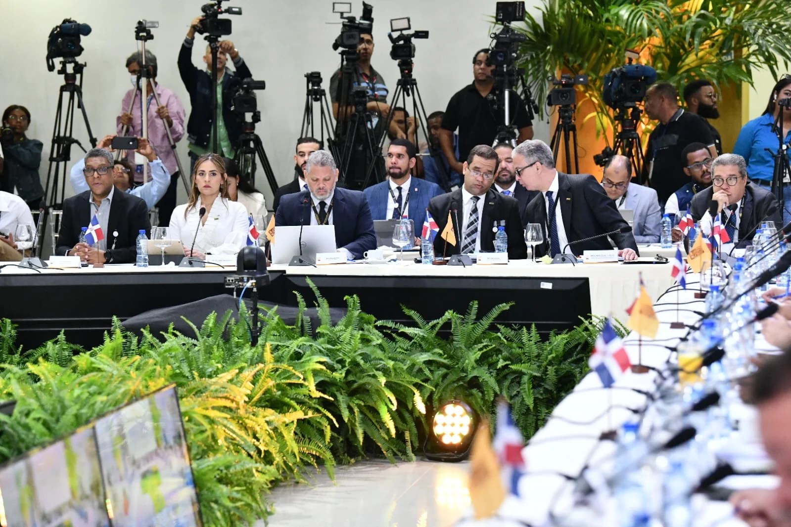 JCE realiza “Cumbre sobre el marco regulatorio de la precampaña y campaña electoral” con organizaciones políticas