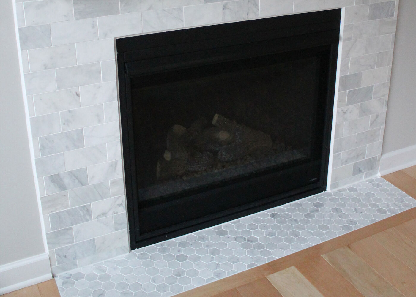 25 Beautifully Tiled Fireplaces
