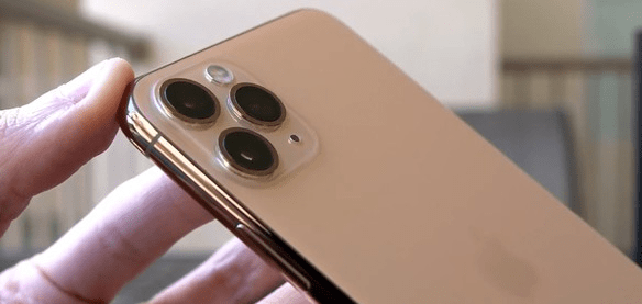 iphone com 3 cameras atras