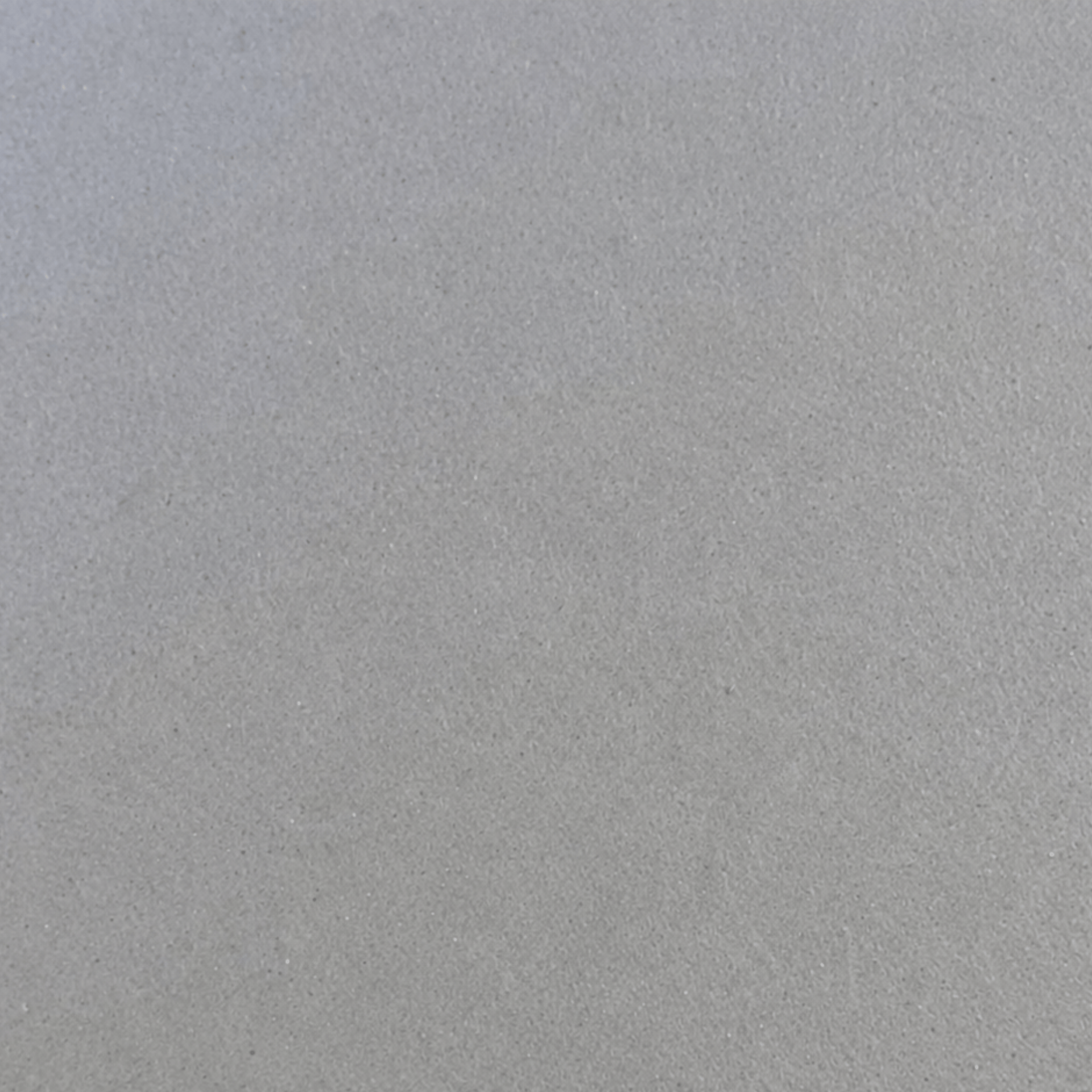 Nærbillede af microcement påført med malerrulle