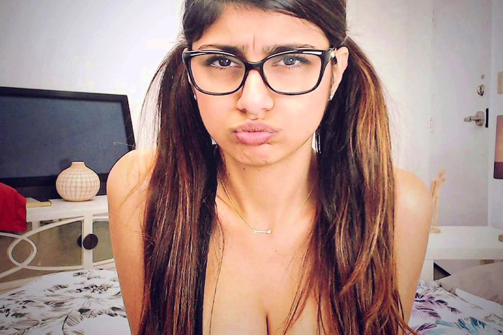Five Years After Leaving The Industry, Mia Khalifa Still Stands As Porns Most Divisive Figure - GQ Australia