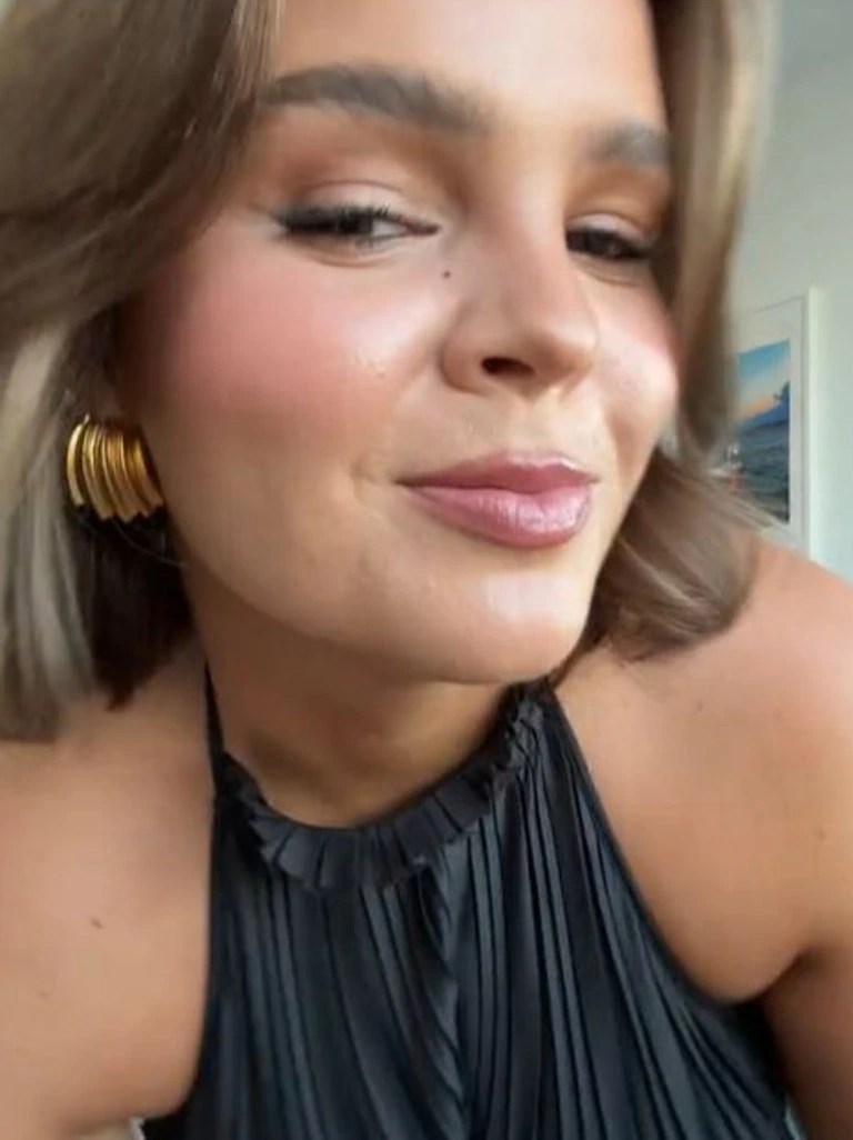 Australian model slams reaction to her braless outfit snap | The Chronicle