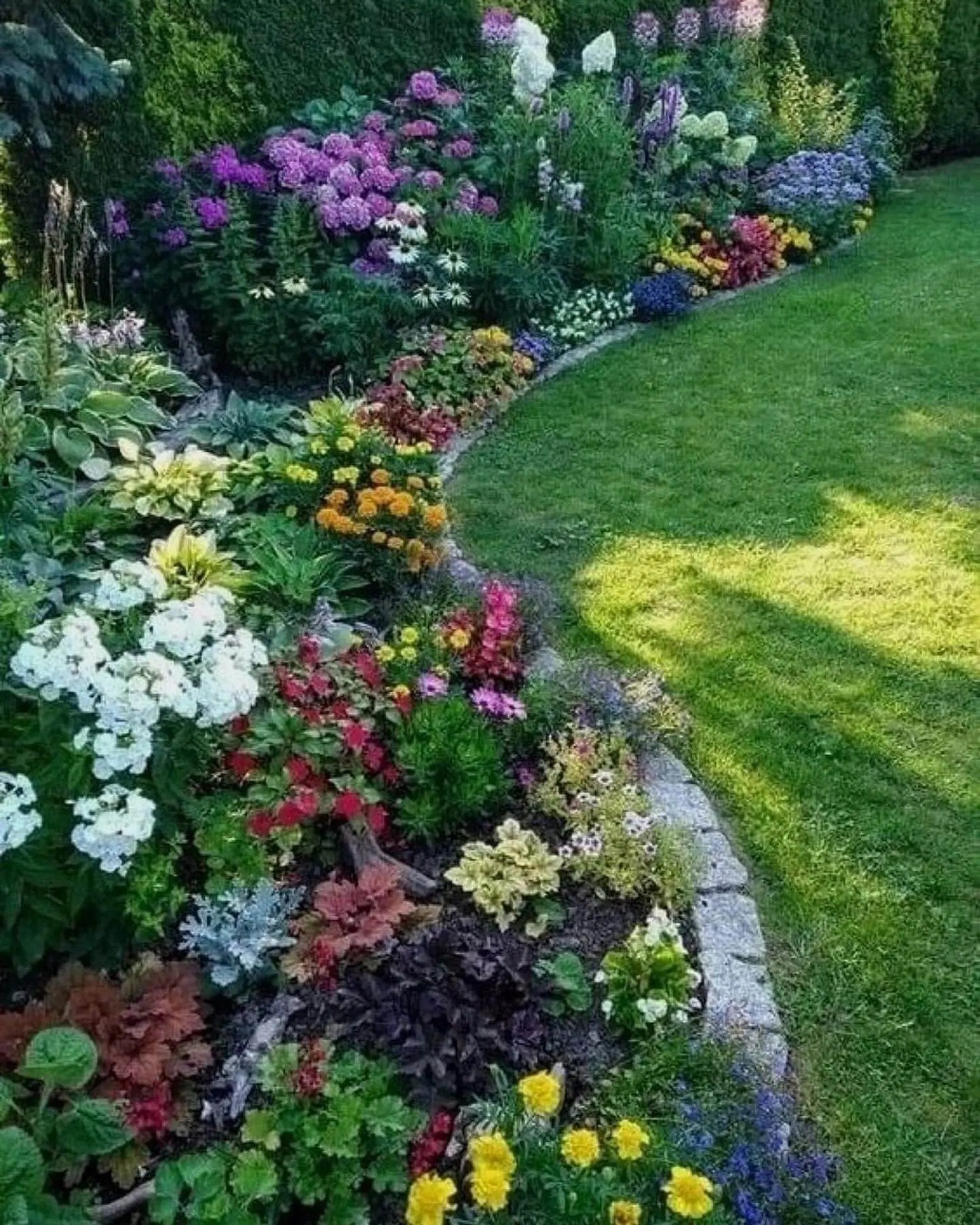 Flower Bed Landscape Ideas - Light Textures - Elegant Ultra HD Collection