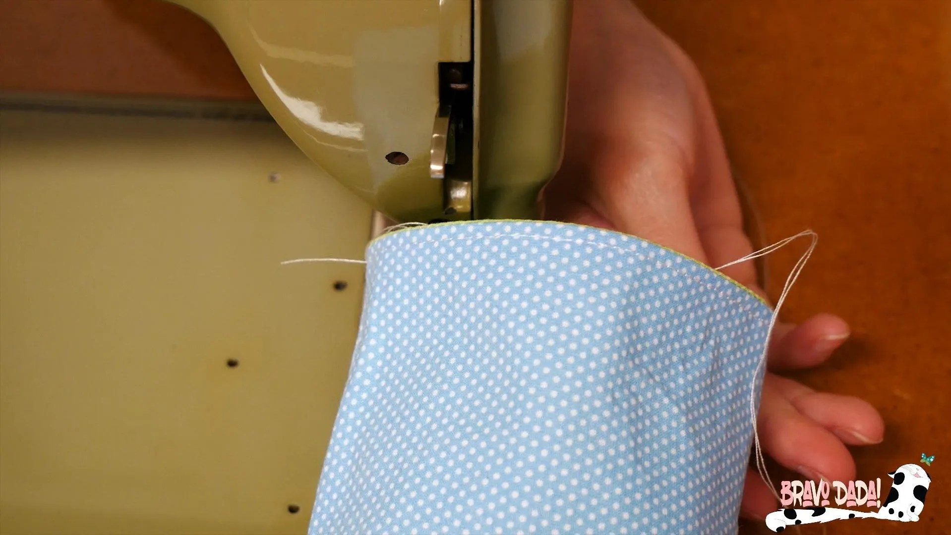 Diy How To Make A Quilted Sewing Machine Mat With Pockets And Thread