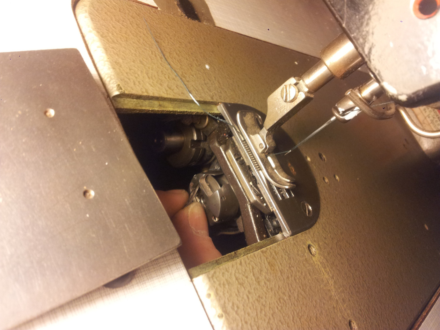 Getting Started On A Pfaff 461 Industrial Sewing Machine 3 Steps - Light Art Collection - 4K Quality