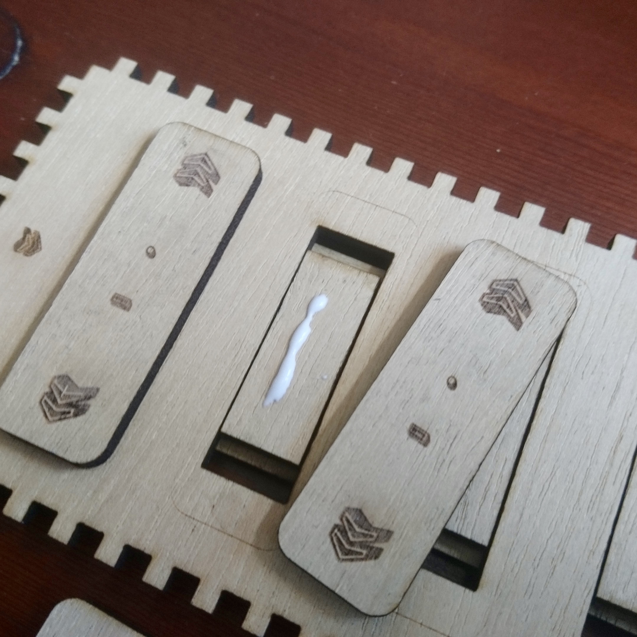 Riddle Time Open The Box - Premium Retina Dark Patterns | Free Download