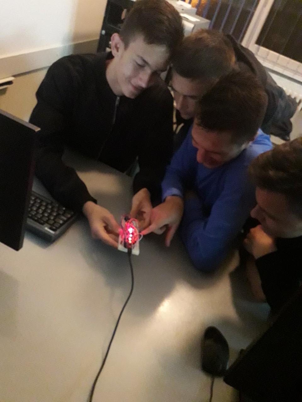 Push Button Controlled Led 3 Steps Instructables - Download Amazing Landscape Pattern | Ultra HD