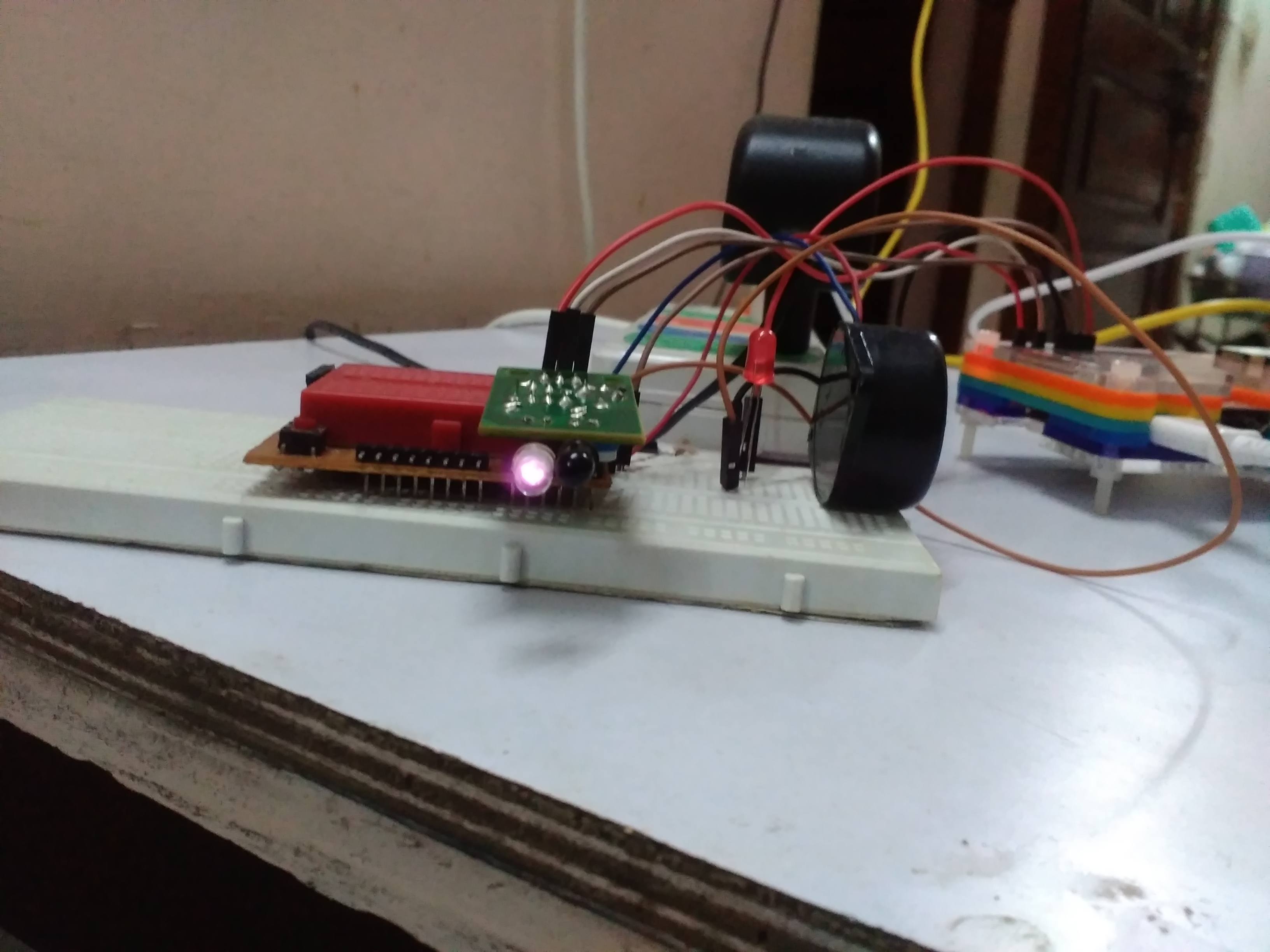 Burglar Alarm Instructables - High Quality 4K Gradient Backgrounds | Free Download