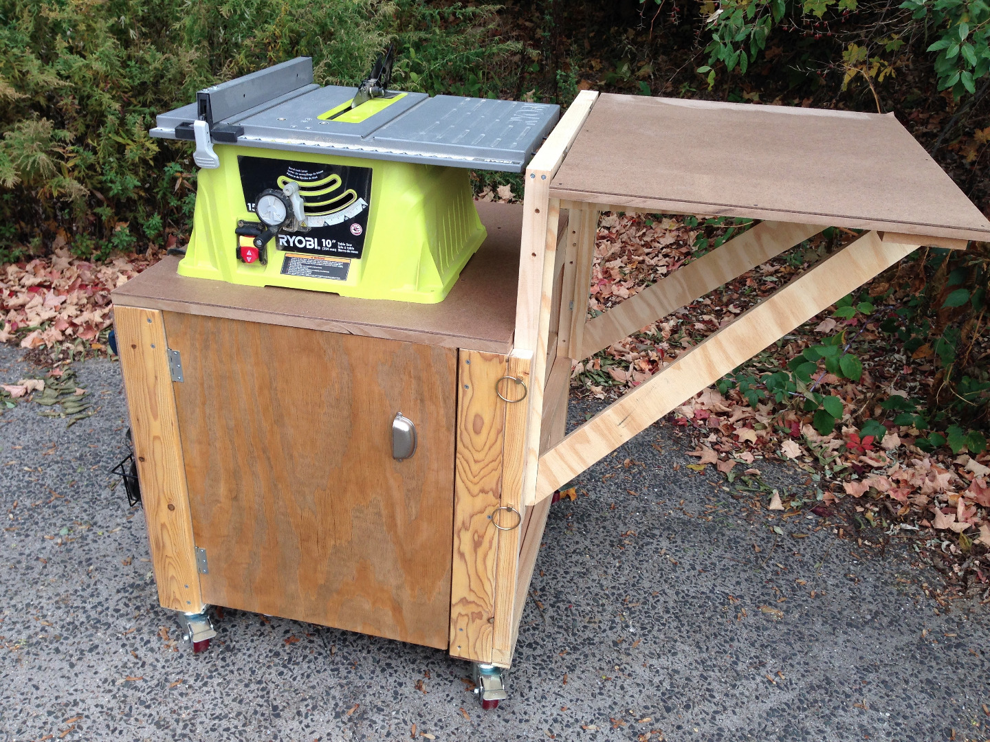 Ultimate Expandable Workbench - 4K Light Photos for Desktop